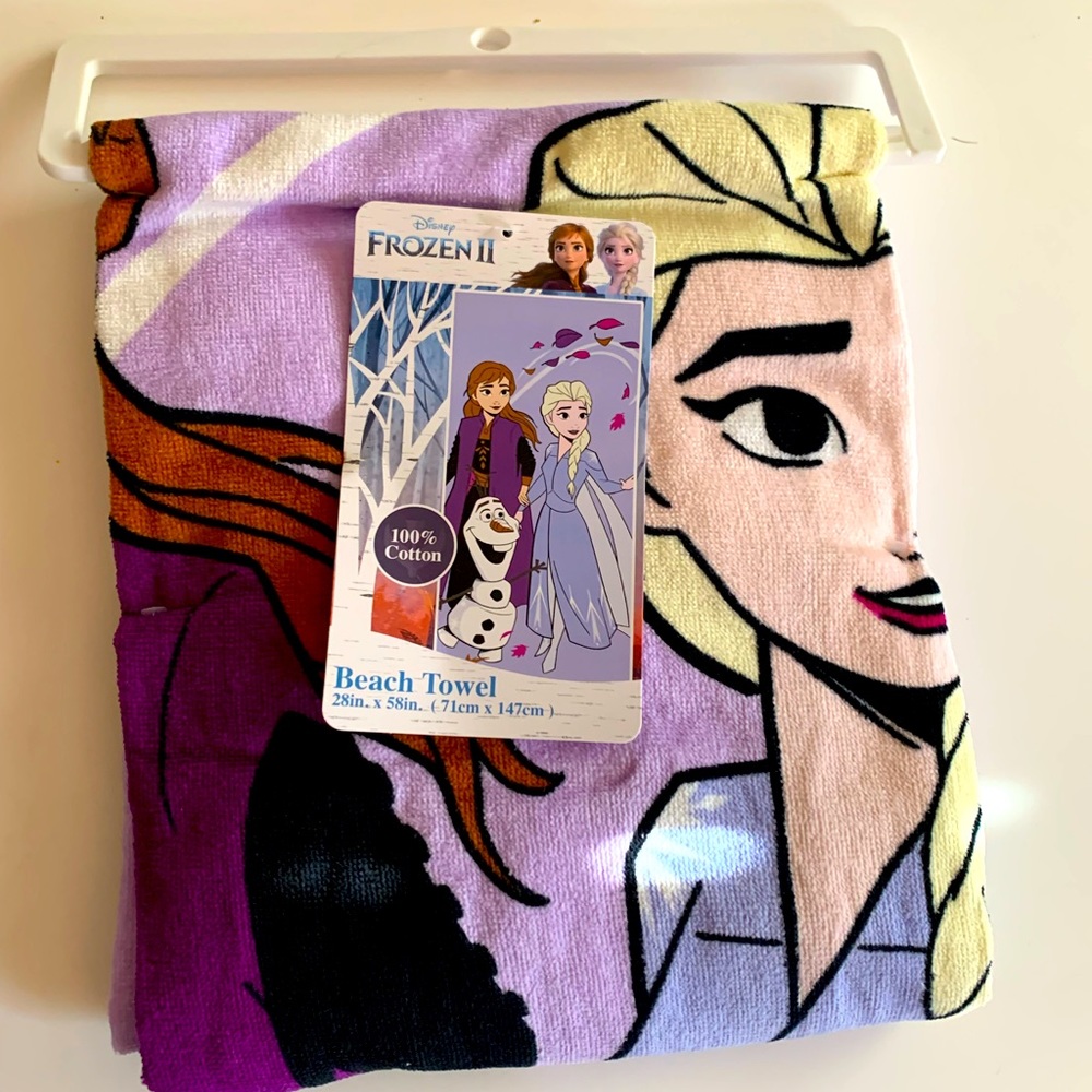 Set of two Frozen 2 towels